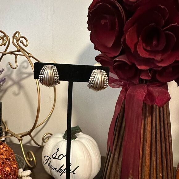 Oscar de la Renta CLIP Earrings Antique Brushed Silver Design - Picture 1 of 3